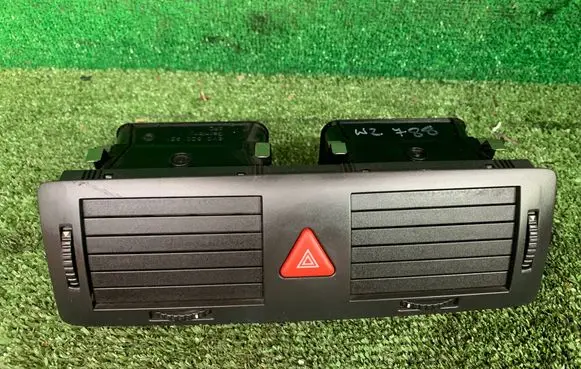 Skoda Fabia Mk1 (6Y) Dash center air vent grill 6Y0820951