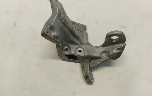 Mercedes-Benz B W247 Engine mounting bracket a6542241000