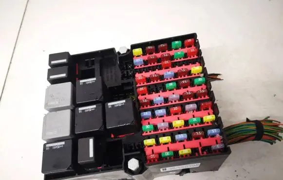 Ford Fiesta Fuse box set 2s6t14a073ac 2s6t-14a073-ac