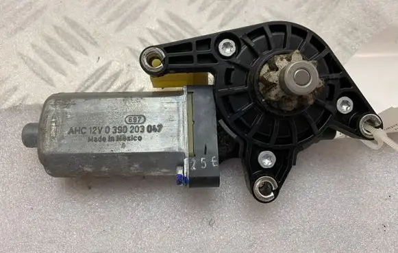 Ford Mustang VI Seat adjustment motor 0390203047