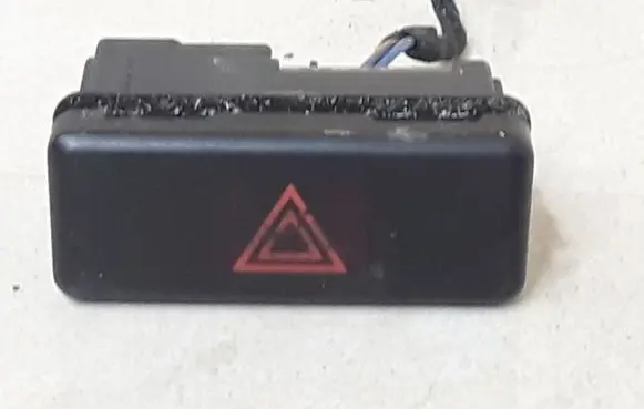 BMW 5 E39 Hazard light switch 8350947
