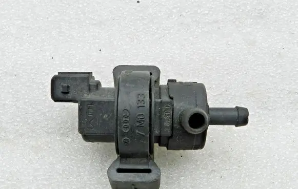 Volkswagen Sharan Fuel pressure regulator 7M0133459