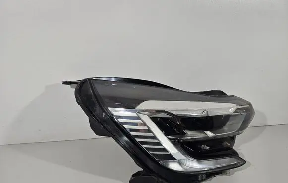 Renault Captur II Headlight/headlamp 260103444R