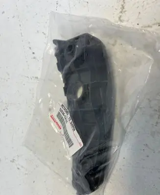 Toyota Auris 150 Front bumper mounting bracket 5253602031