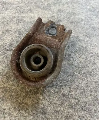 Radiator mount bracket