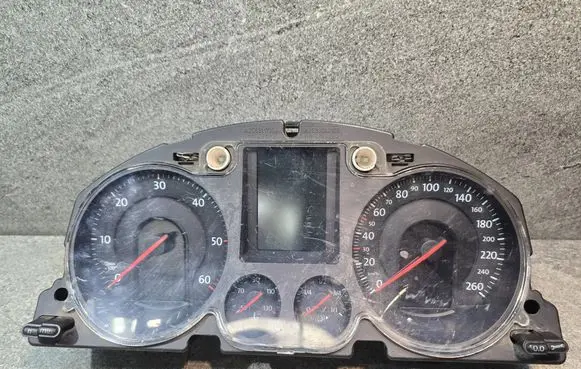 Volkswagen PASSAT B6 Speedometer (instrument cluster) A2C53194181