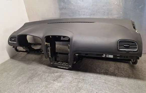 Volkswagen Golf VI Dashboard 