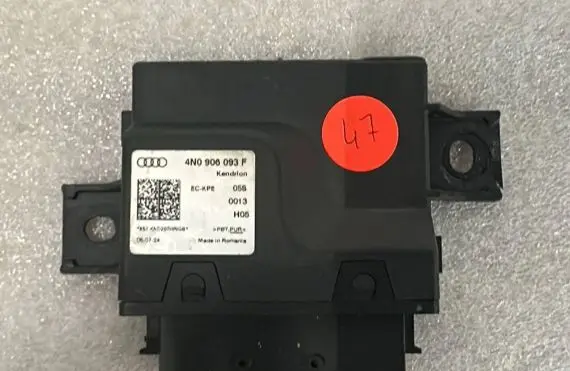 Audi A8 S8 D5 Fuel pump relay 4N0906093F