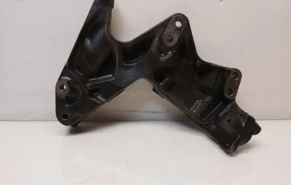 Nissan X-Trail T32 Engine mounting bracket 112319818R