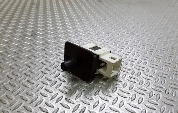 Mercedes-Benz E W211 Front door sensor 2028209410