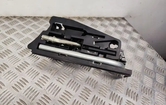 Audi A6 S6 C6 4F Tool set 4F5012111A 8N0012219