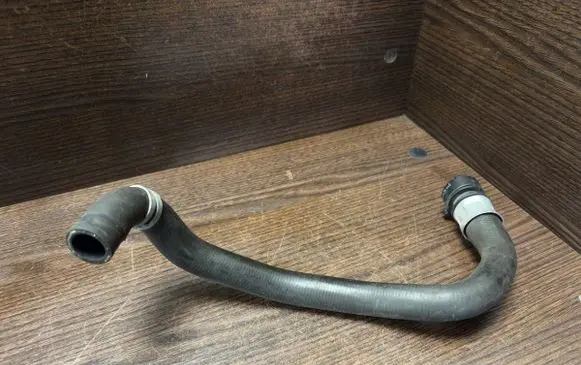 Renault Trafic III (X82) Engine coolant pipe/hose 924001085R 93866067