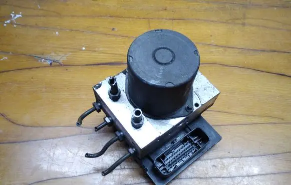 Mercedes-Benz E A207 ABS Pump A2124312012 0265950972