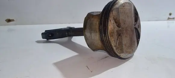 BMW M3 e92 Piston with connecting rod 7560131