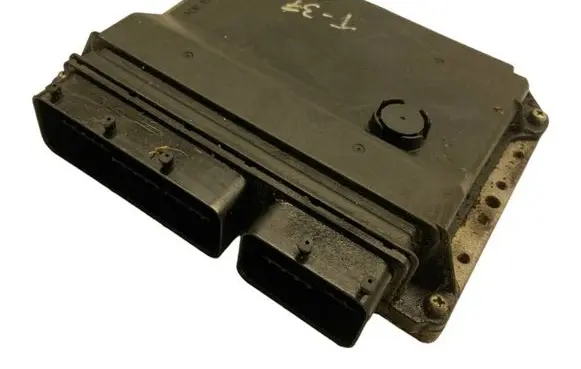 Toyota Auris 150 Engine control unit/module 8966102E51 MB2753000221