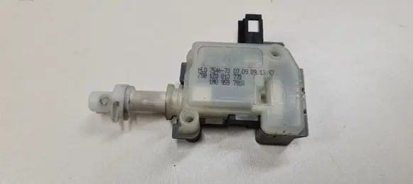 Skoda Octavia Mk2 (1Z) Central locking motor 1M0959781A ZSB1Z0810773 1Z0810773