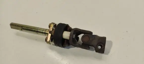 Nissan X-Trail T30 Steering column universal joint