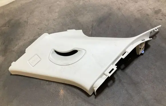 (D)pillar trim (top)