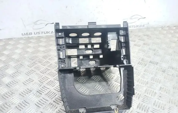 Volvo XC90 Radio/GPS head unit trim 03409622