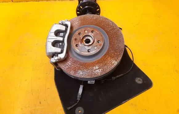 Peugeot 5008 II Front wheel hub spindle knuckle 9857728780