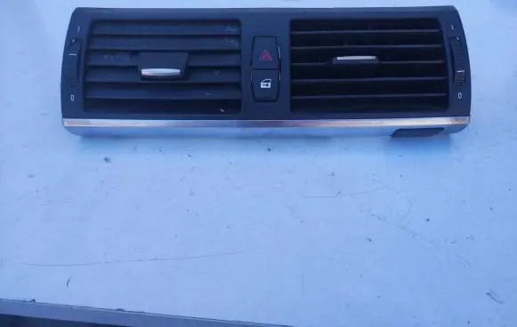 BMW X6 E71 Dash center air vent grill 9220101
