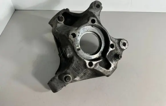 BMW 2 F45 Front wheel hub spindle knuckle 6870838
