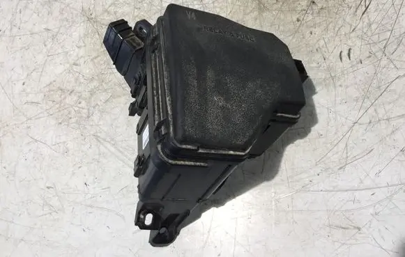 Toyota Yaris Fuse box set 821150UG00C