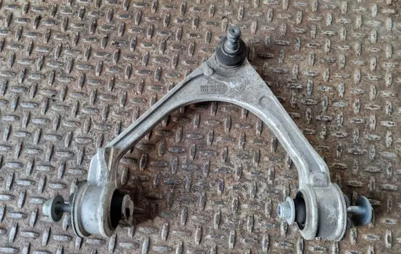 Jaguar XE Front lower control arm/wishbone GX733091