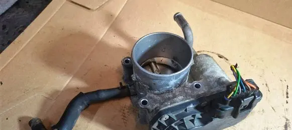 Hyundai ix35 Throttle body valve 351002B300