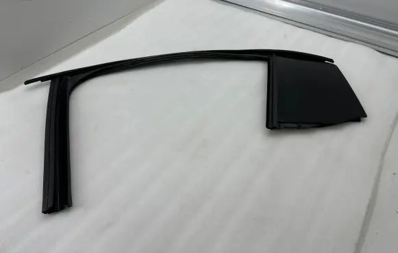 Tesla Model X Rear vent window glass 43R004553 DOT615M40VEG E000214