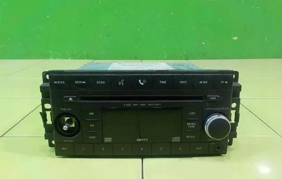 Dodge Journey Radio/CD/DVD/GPS head unit 05064924AG