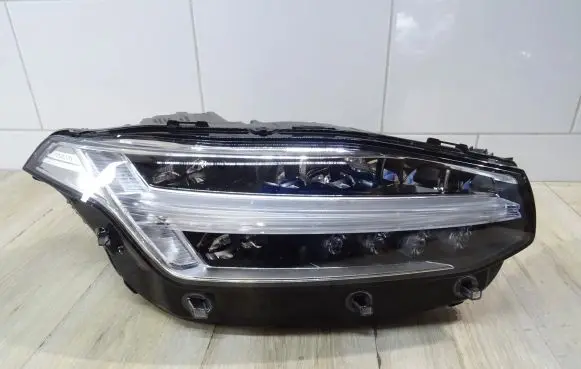 Volvo XC90 Headlight/headlamp 31655808