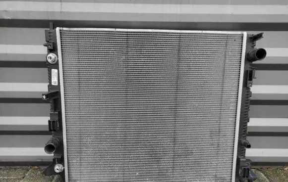 Chevrolet Camaro Coolant radiator 84100110