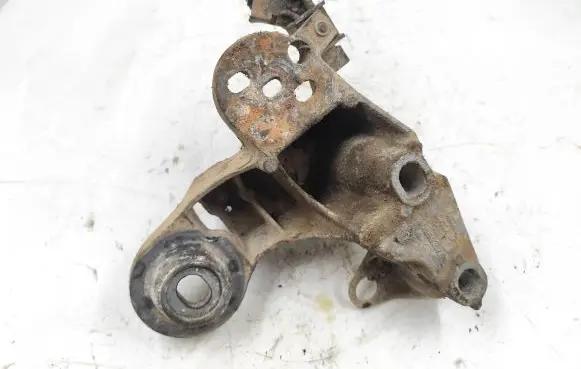Audi A4 S4 B5 8D Engine mounting bracket 8D0199352H