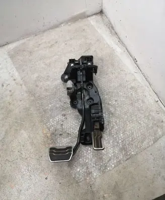 Ford Fusion II Pedal assembly J1218215542 DG9C9F856