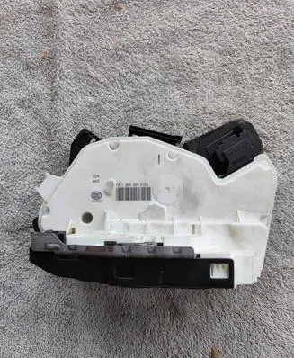 Volkswagen Golf VII Rear door lock 5K4839015Q