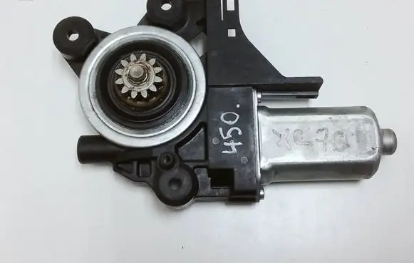 Volvo XC70 Front door window regulator motor 970713101