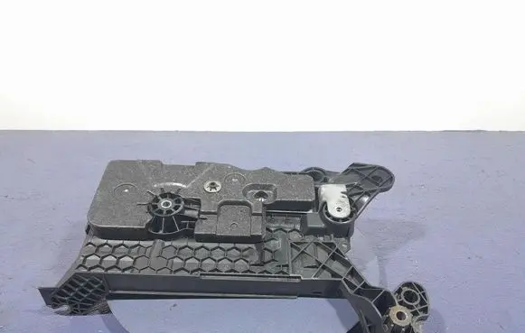 Skoda Superb B5 (3U) Battery box tray 5Q0915331K