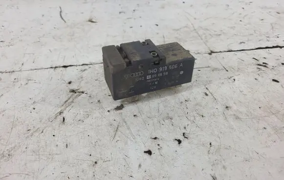 Volkswagen Golf III Coolant fan relay 1H0919506A 898659