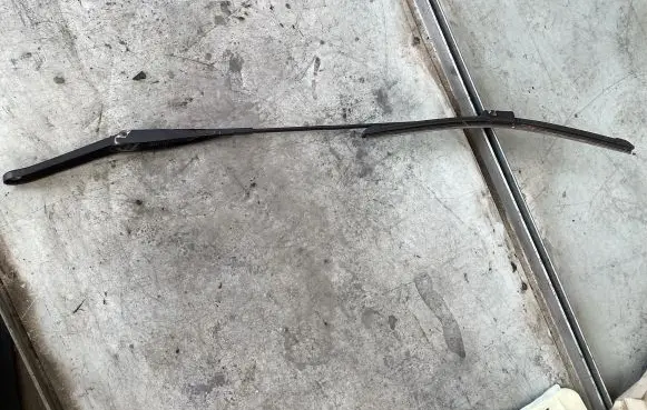 Ford Focus Front wiper blade arm 4M5117526CC