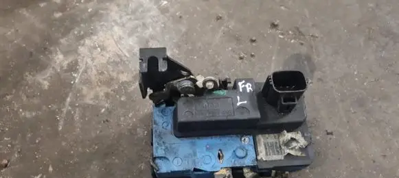 Volvo V70 Front door lock