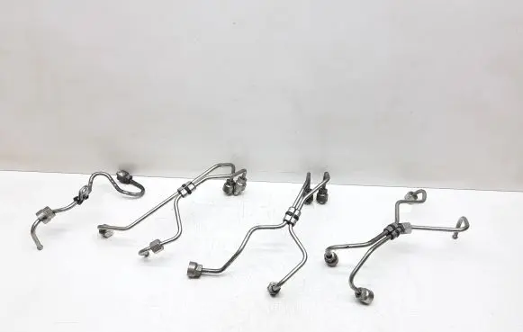 Volvo V40 Fuel injector supply line/pipe 