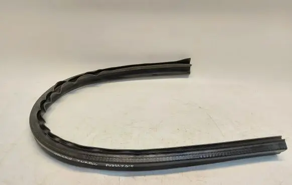 Porsche Macan (95B) Engine compartment rubber 95B823737JLK01