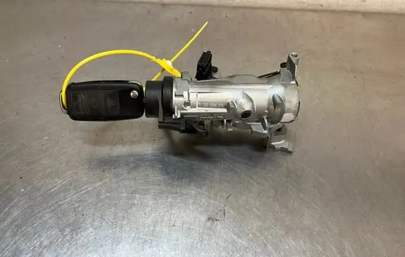 Volkswagen Golf V Ignition lock DOVOLKSWAGENGOLFV5