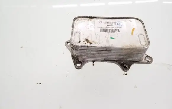 Mercedes-Benz C W205 Oil filter mounting bracket A6261800165 213051023R
