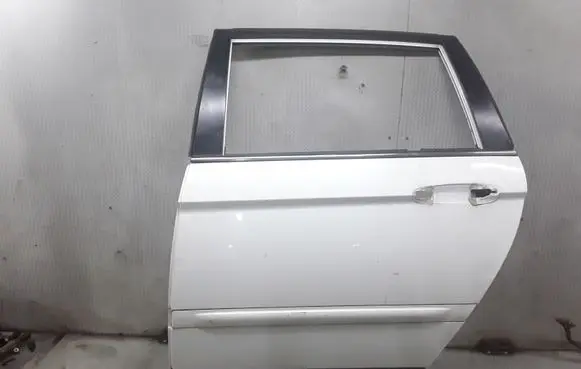 Chrysler Pacifica Rear door