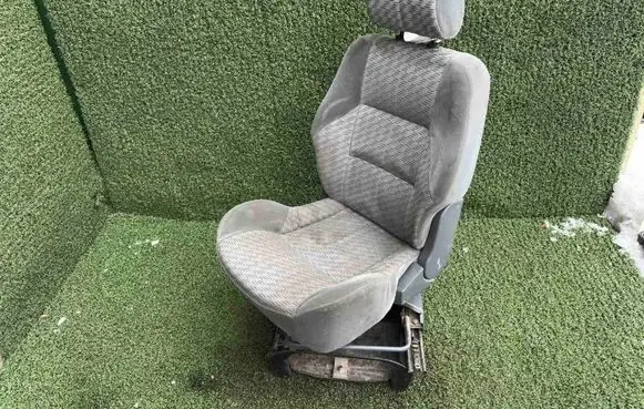 Volkswagen Transporter - Caravelle T4 Front driver seat 701881677A 701881677