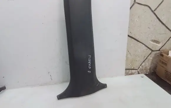 Mitsubishi Pajero Sport I (B) pillar trim (top) MR227574