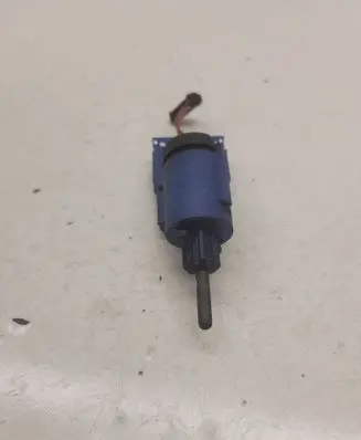 Volkswagen PASSAT B5 Brake pedal sensor switch 1J0927189E