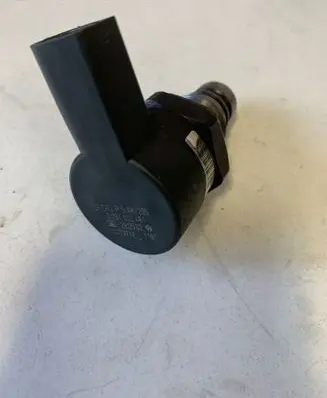 BMW 5 E60 E61 Fuel pressure sensor 0281002481 10273712 290502
